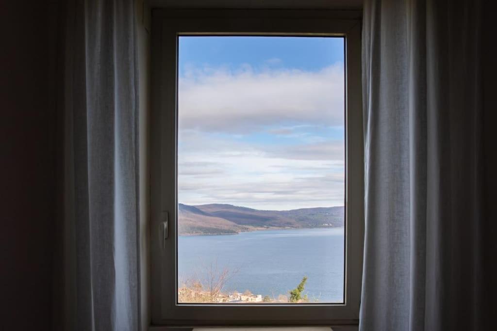 La Terrazza Nel Borgo Apartment Bracciano  Luaran gambar