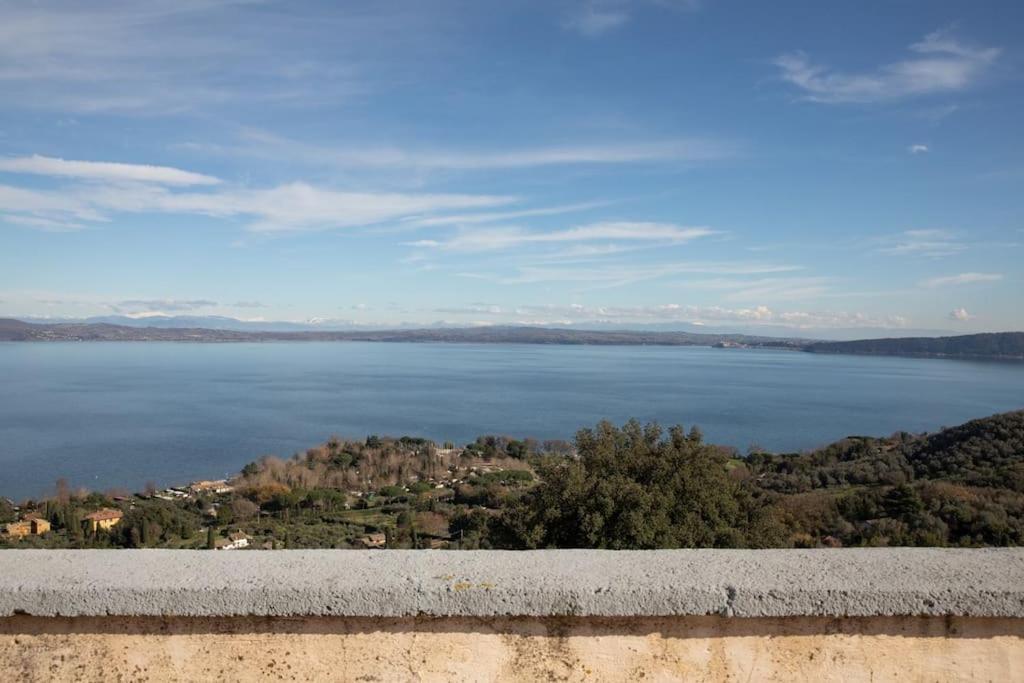 La Terrazza Nel Borgo Apartment Bracciano  Luaran gambar