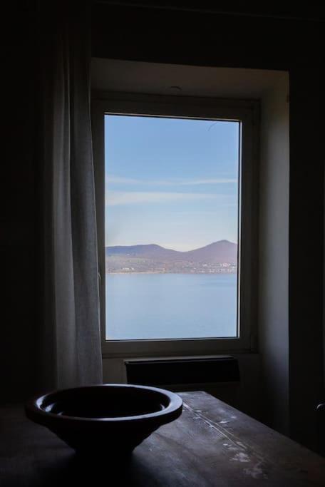 La Terrazza Nel Borgo Apartment Bracciano  Luaran gambar