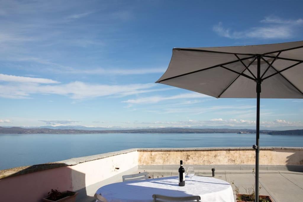 La Terrazza Nel Borgo Apartment Bracciano  Luaran gambar